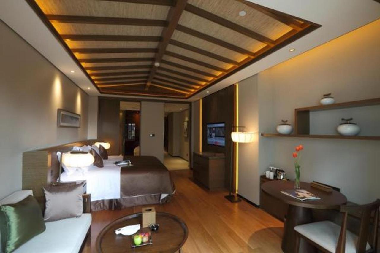 S&N Zhejiang Linhai International Hotel Exterior photo