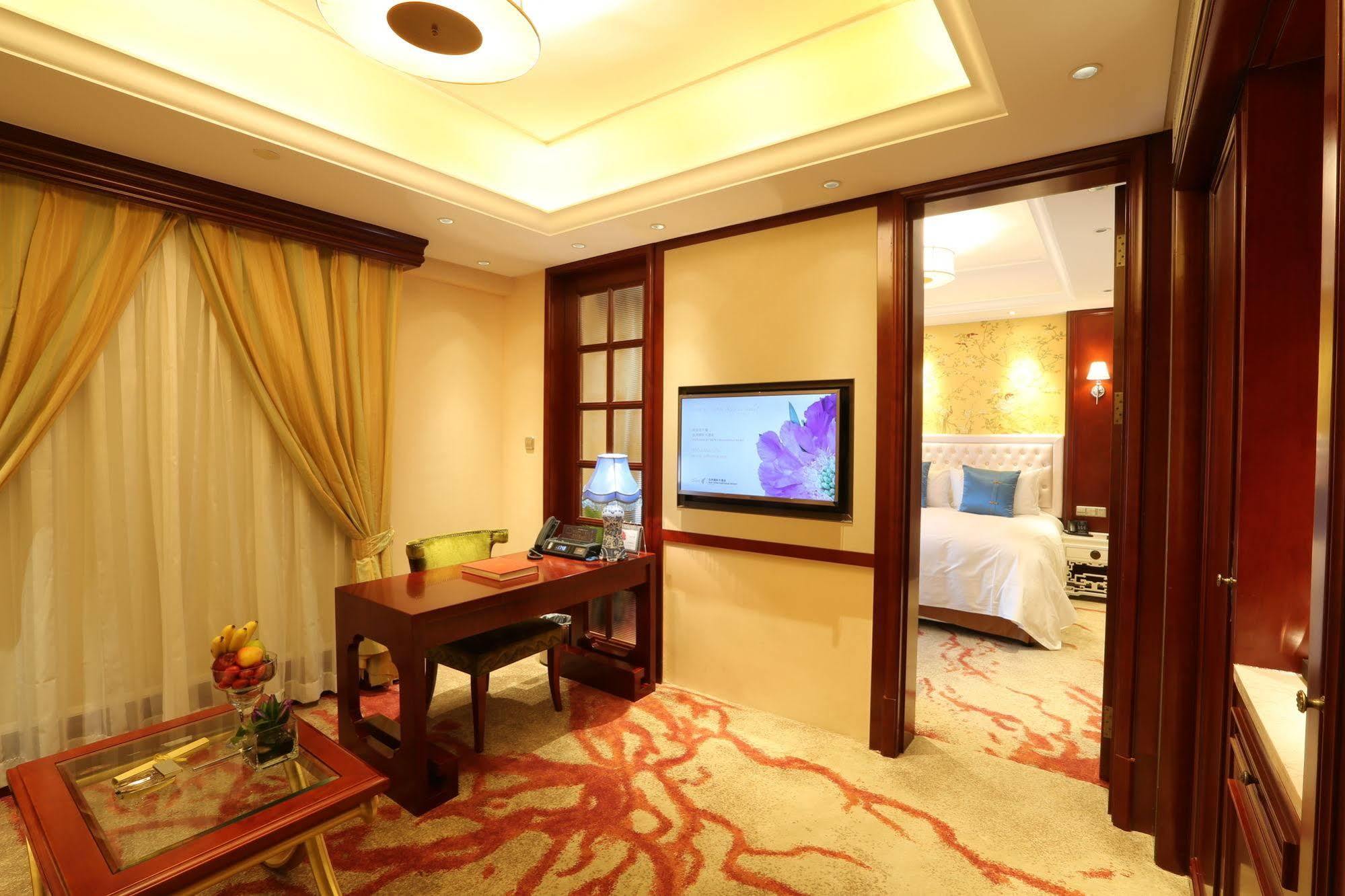 S&N Zhejiang Linhai International Hotel Exterior photo